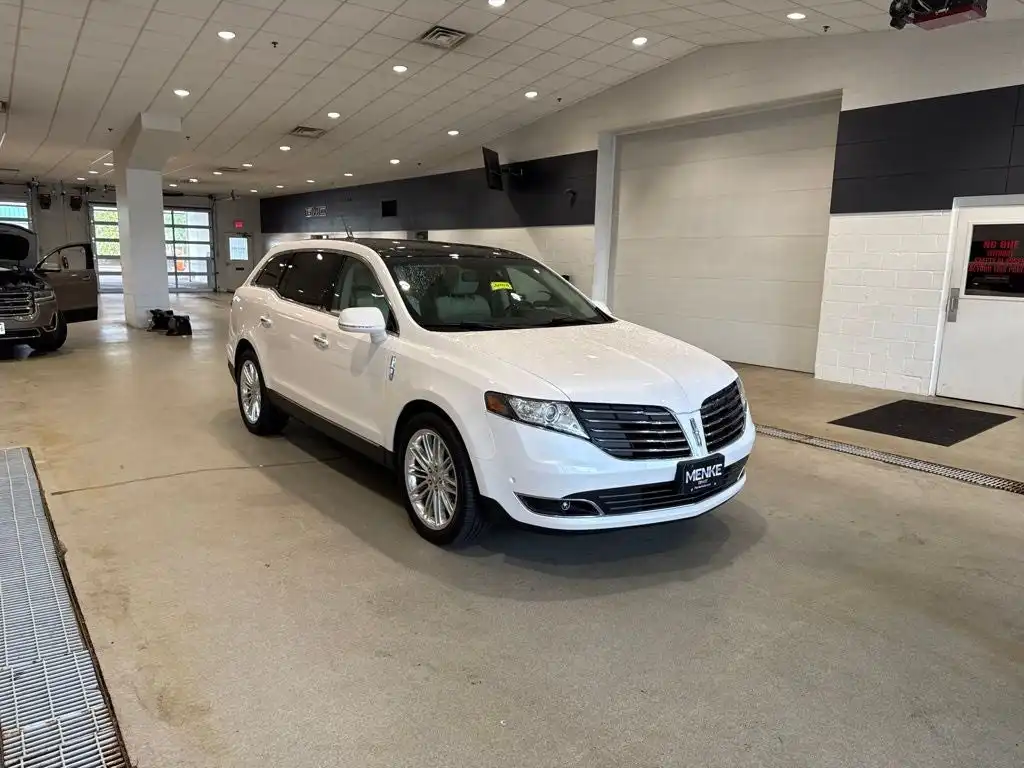 2018 Lincoln MKT 3.5 Reserve AWD's photo