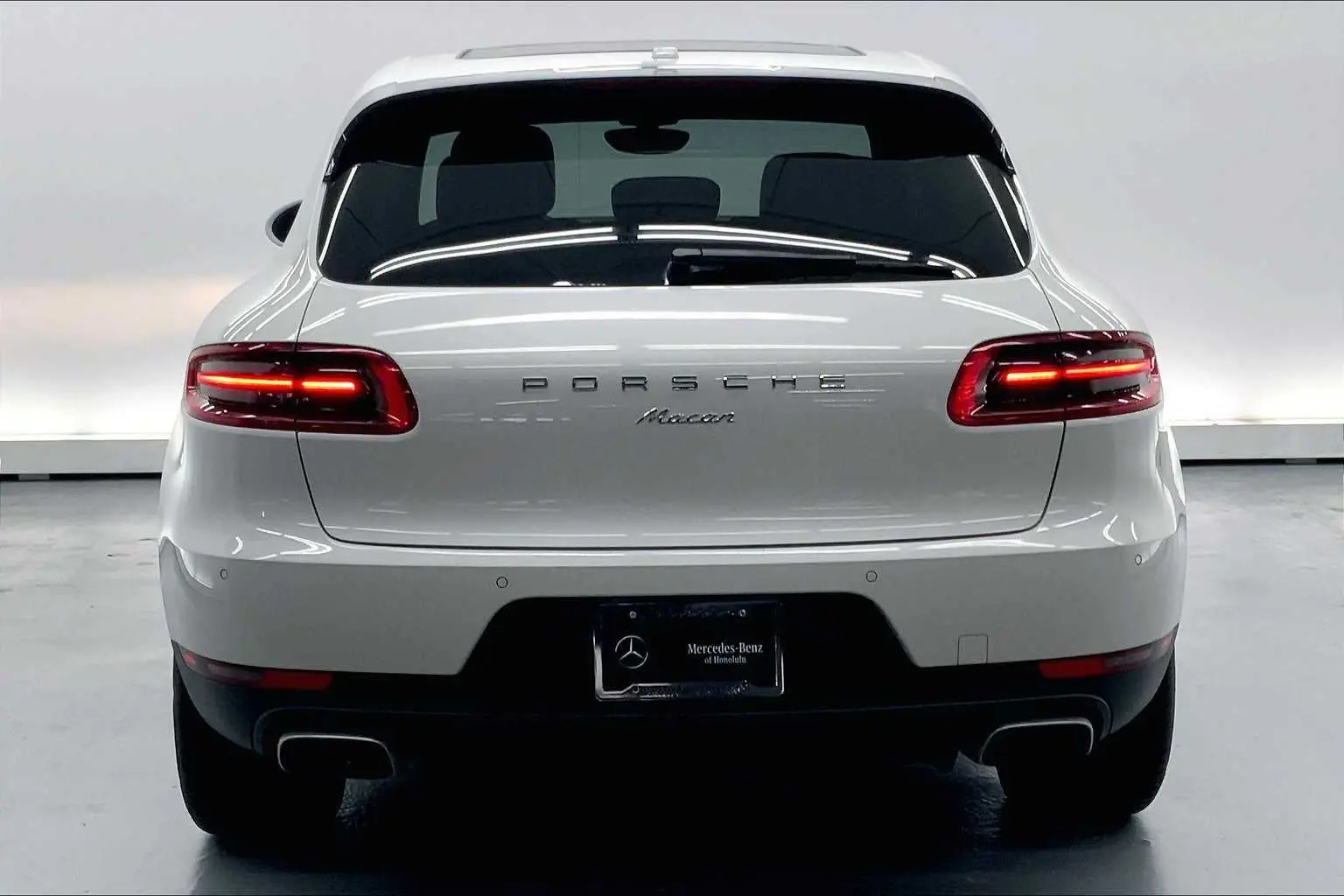 2017 Porsche Macan Base photo 3