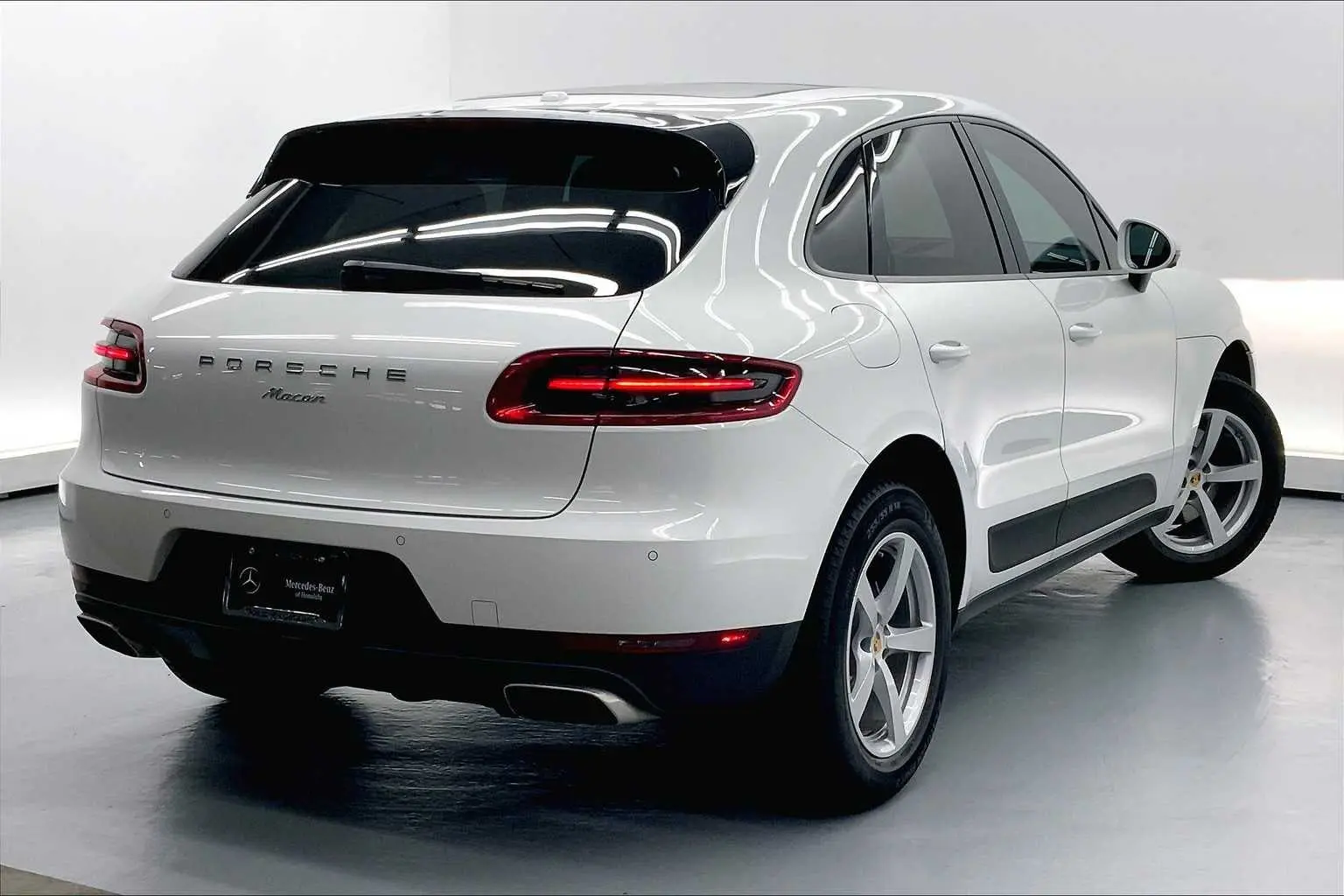 2017 Porsche Macan Base photo 4