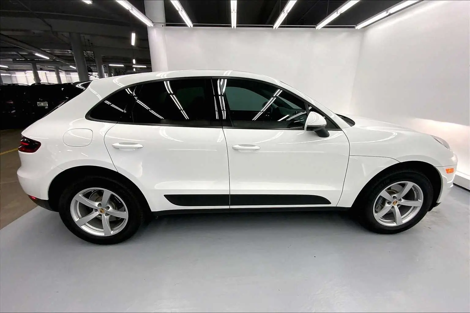 2017 Porsche Macan Base photo 5