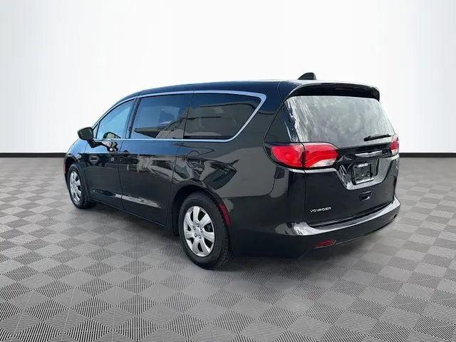 2020 Chrysler Voyager L photo 5
