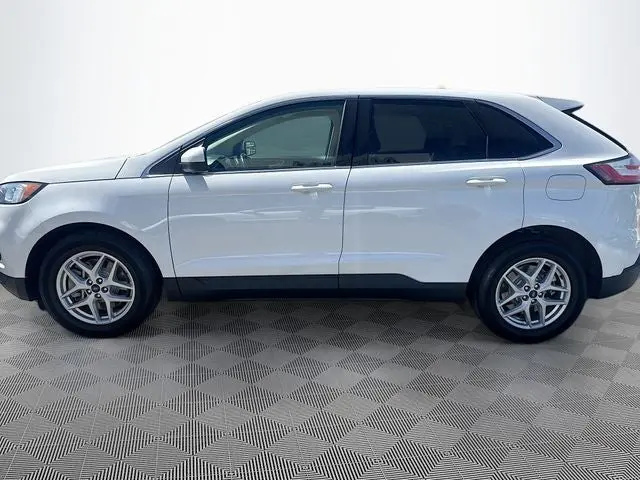 2021 Ford Edge SEL AWD photo 3