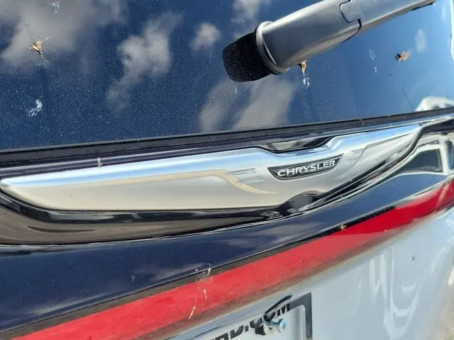 2023 Chrysler Pacifica Touring L photo 5