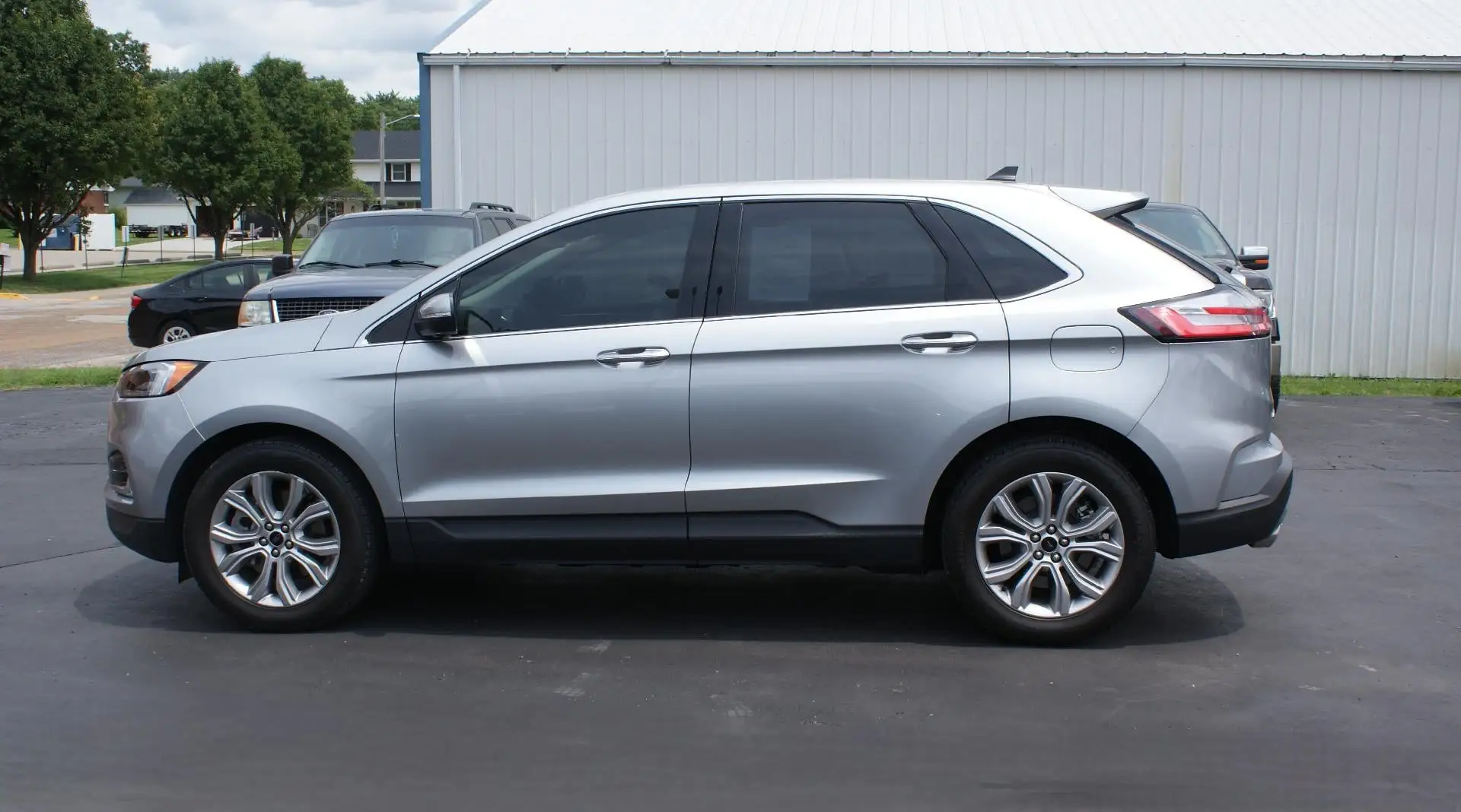 2023 Ford Edge Titanium AWD photo 1