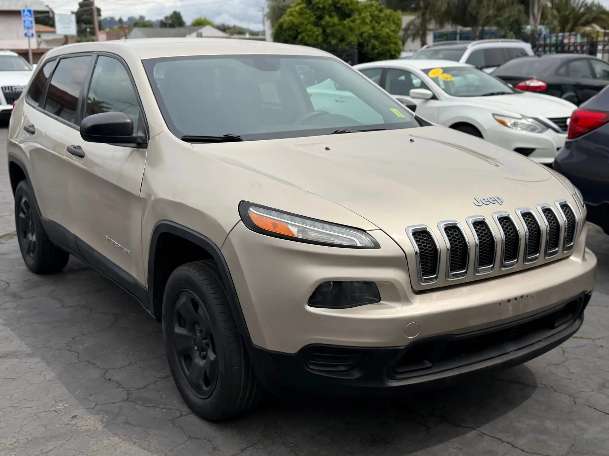 2015 Jeep Cherokee Sport's photo