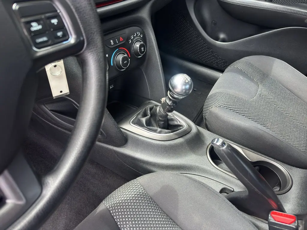 2016 Dodge Dart 2.0 SE photo 5