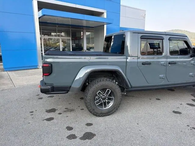 2024 Jeep Gladiator Mojave X photo 4