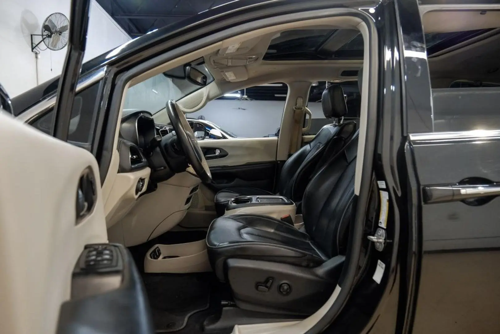 2020 Chrysler Pacifica Limited photo 4