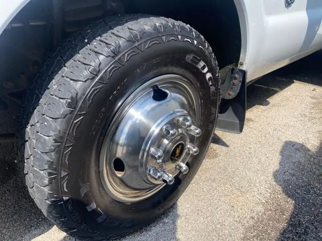 2011 Ford F-350 XL Regular Cab 141-In DRW photo 3