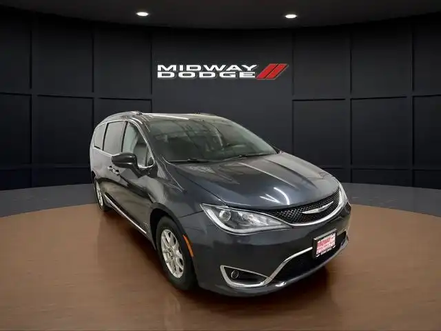 2020 Chrysler Pacifica Touring L's photo