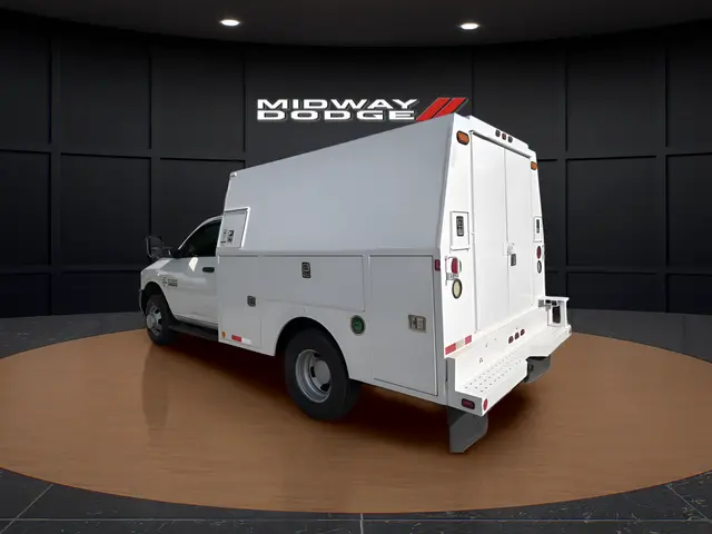 2015 RAM 3500 Tradesman Regular Cab SWB DRW photo 3