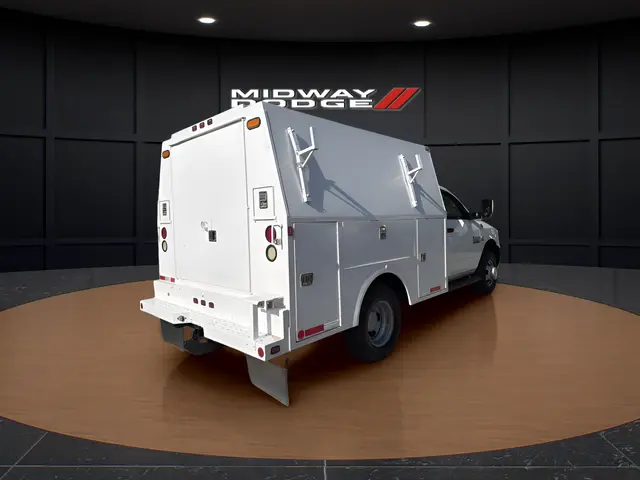 2015 RAM 3500 Tradesman Regular Cab SWB DRW photo 4