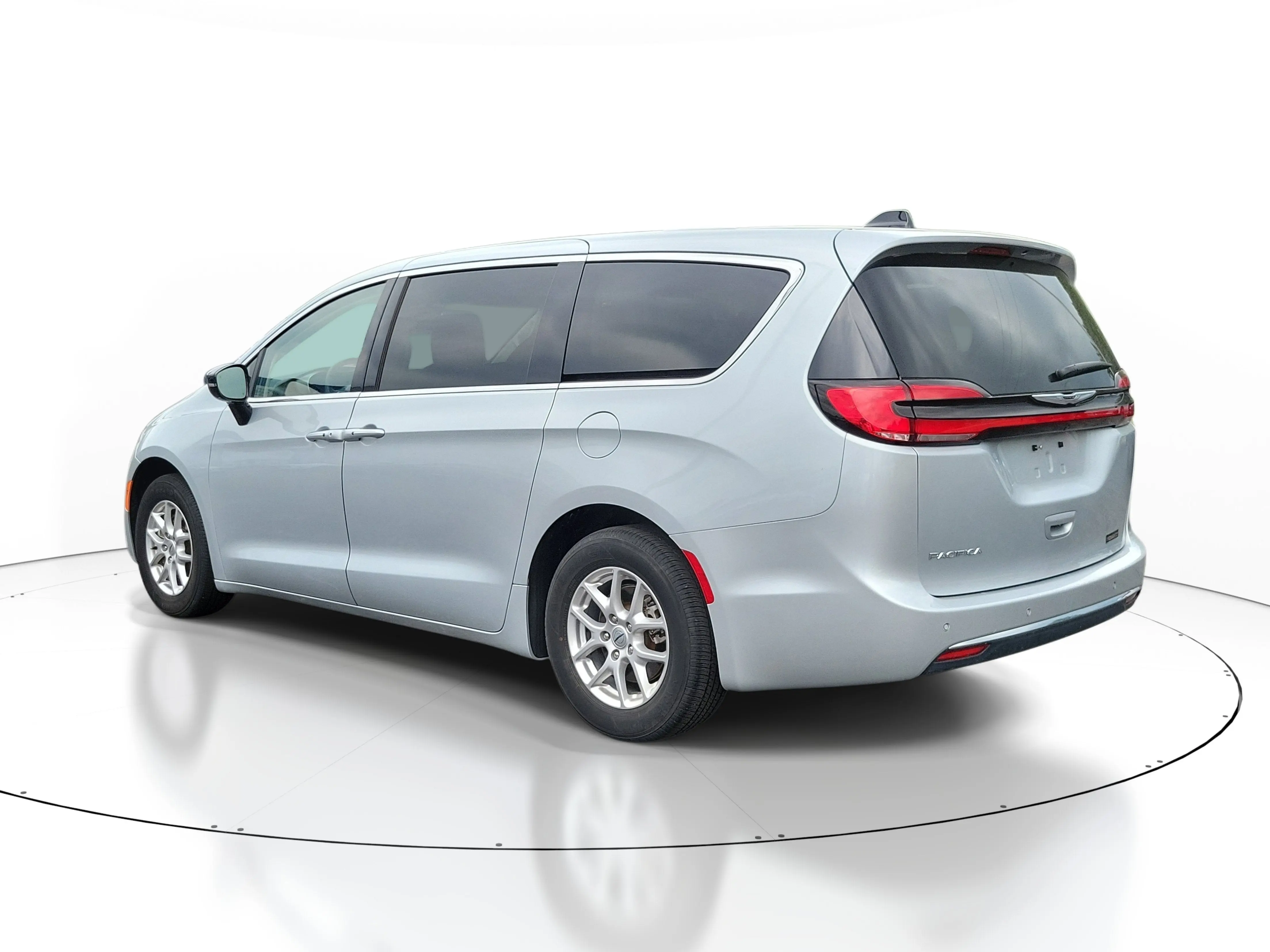 2024 Chrysler Pacifica Touring L photo 3