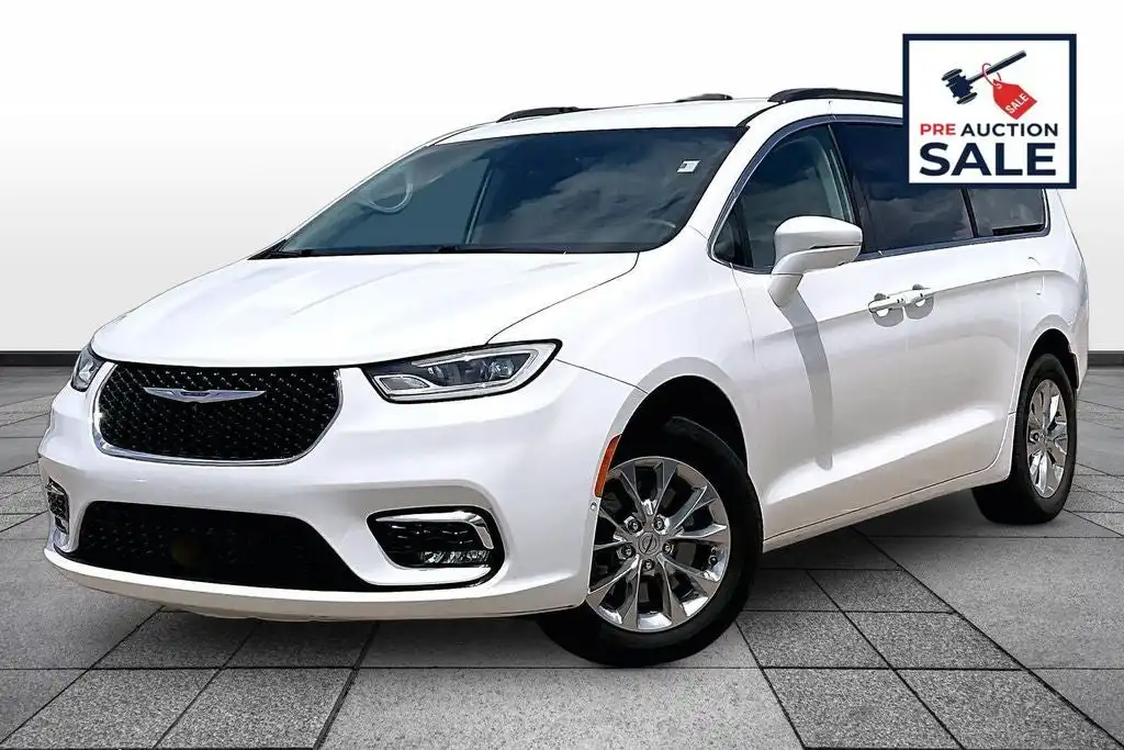 2022 Chrysler Pacifica Touring L's photo