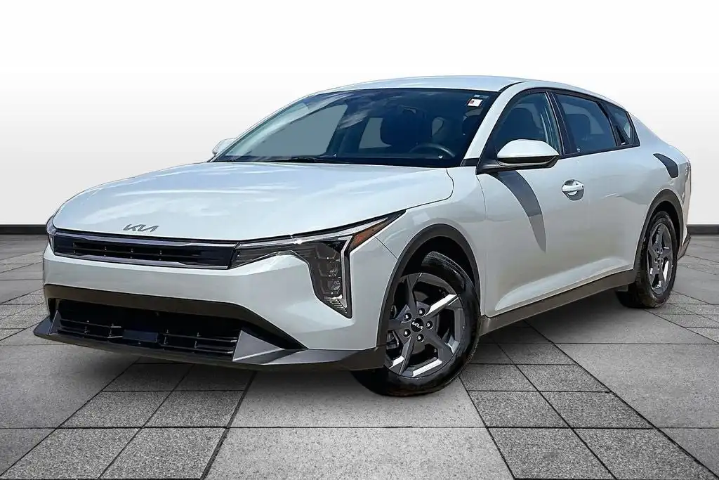 2025 Kia K4 LXS AT's photo