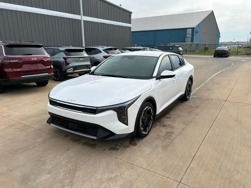 2025 Kia K4 EX AT's photo