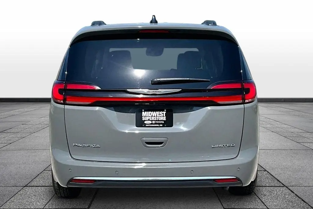 2023 Chrysler Pacifica Limited photo 4