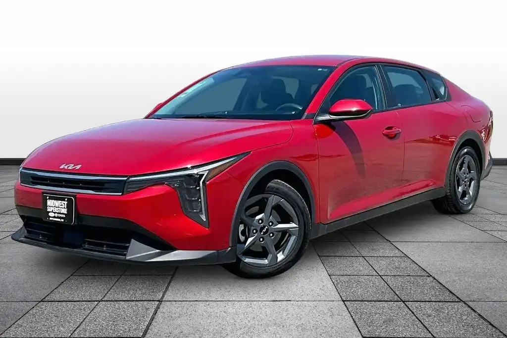 2025 Kia K4 LXS AT's photo