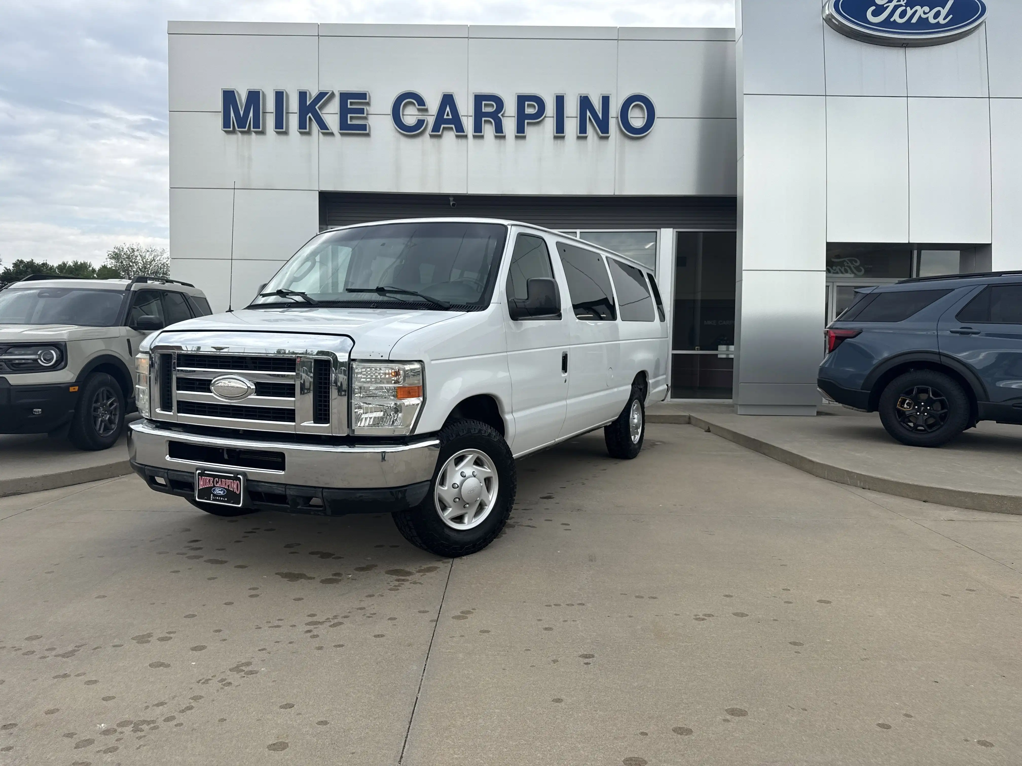 2014 Ford E-Series E-350 XLT Super Duty Extended's photo