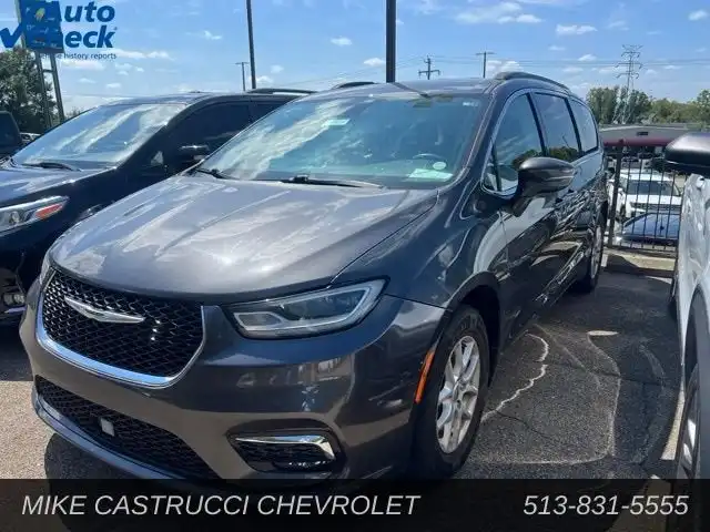 2022 Chrysler Pacifica Touring L's photo