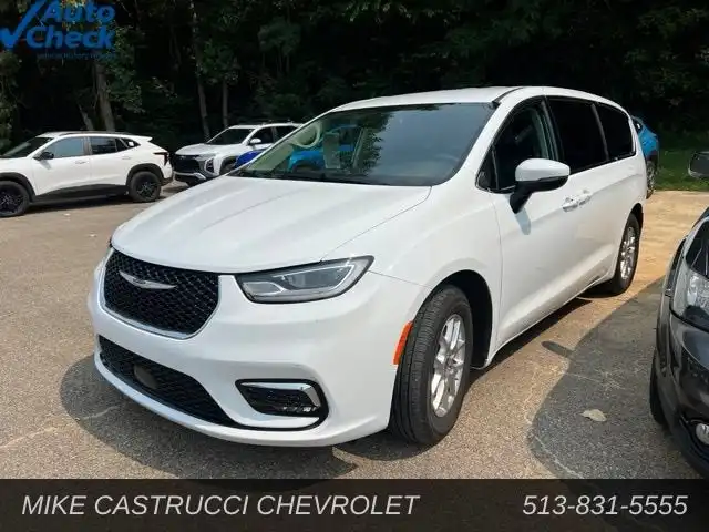 2023 Chrysler Pacifica Touring L's photo