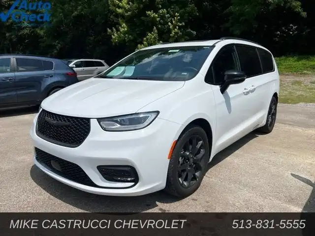 2025 Chrysler Pacifica Limited's photo
