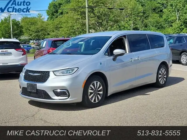2023 Chrysler Pacifica Hybrid Touring L Hybrid's photo