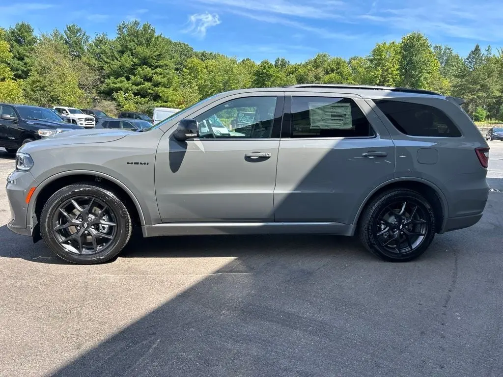 2027 Dodge Durango HEMI V8 GT AWD Plus photo 3