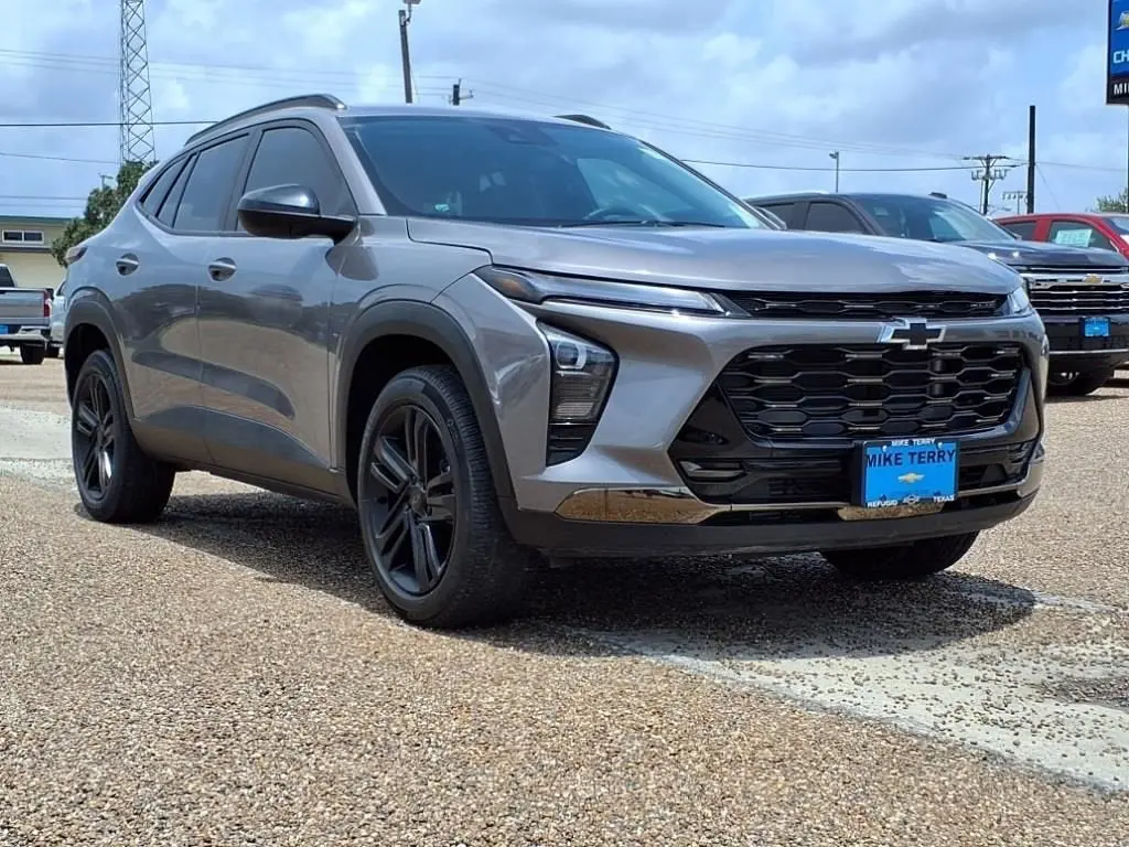 2025 Chevrolet Trax Activ photo 3