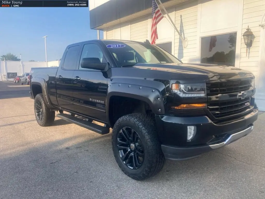 2017 Chevrolet Silverado 1500 LT 4X4 Double Cab Std Box photo 3