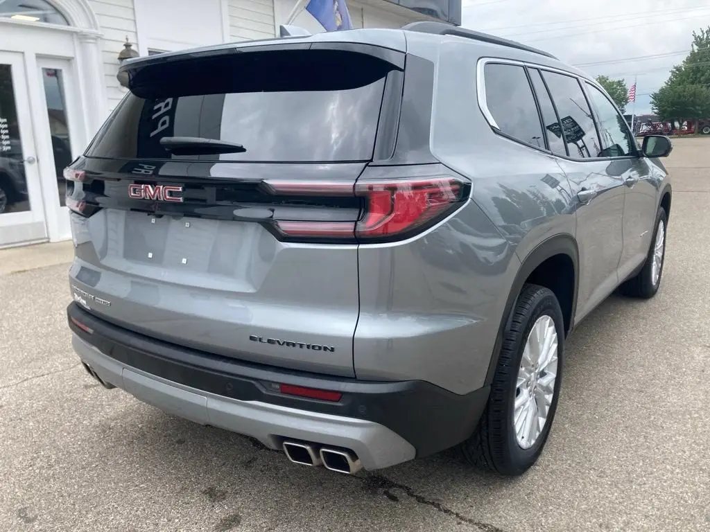 2024 GMC Acadia Elevation AWD photo 5