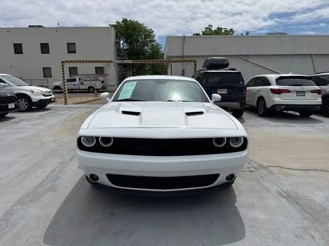 2023 Dodge Challenger SXT Auto photo 4