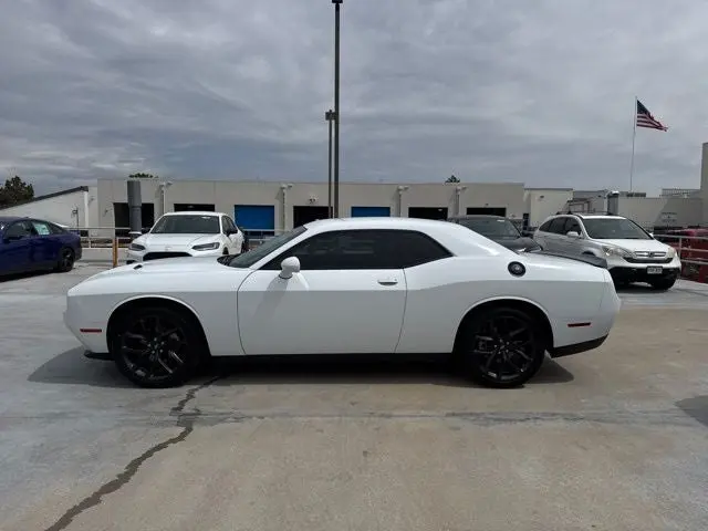 2023 Dodge Challenger SXT Auto photo 5
