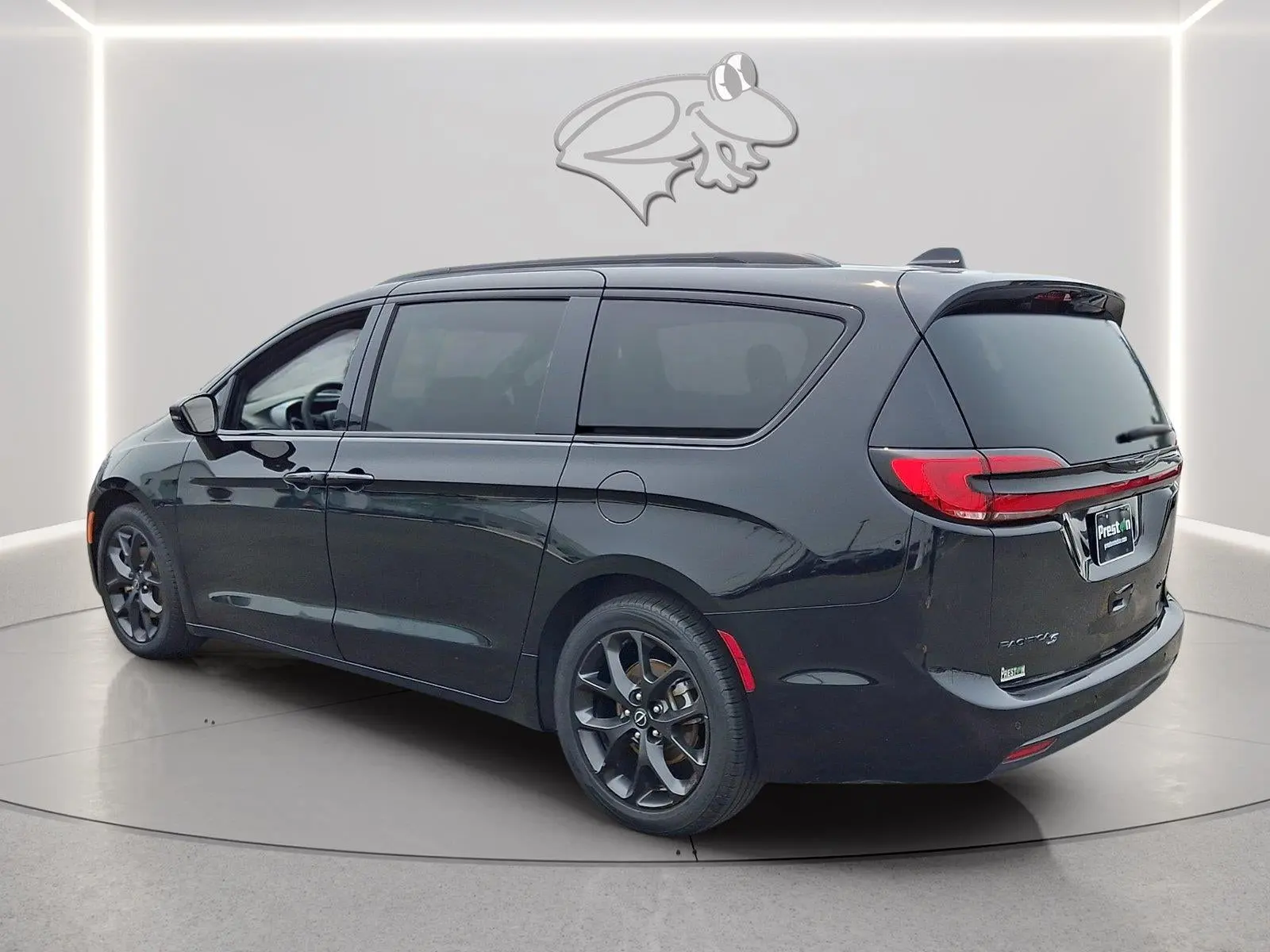 2025 Chrysler Pacifica Limited photo 3