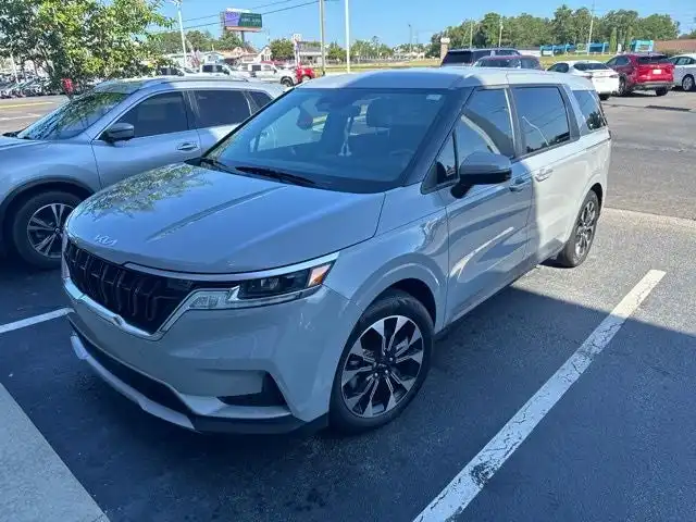 2024 Kia Sedona EX's photo