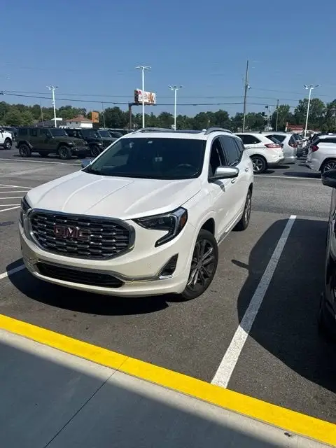 2020 GMC Terrain Denali AWD photo 1