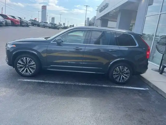 2022 Volvo XC90 T5 Momentum FWD's photo