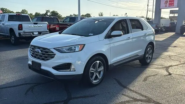 2021 Ford Edge SEL photo 3