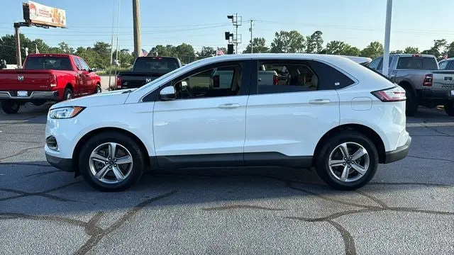 2021 Ford Edge SEL photo 4