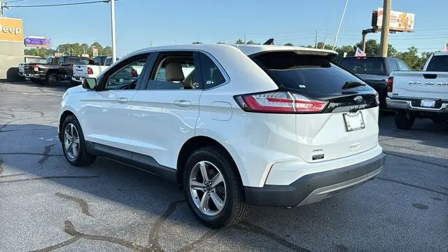 2021 Ford Edge SEL photo 5