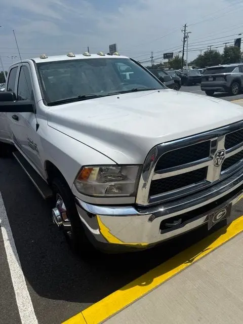 2015 RAM 3500 Tradesman Crew Cab LWB photo 3