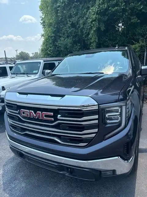 2025 GMC Sierra 4WD Crew Cab Short Box SLT's photo
