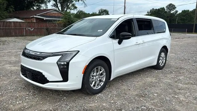 2027 Chrysler Pacifica Select photo 3