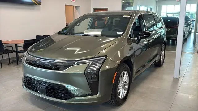 2027 Chrysler Pacifica Select photo 3