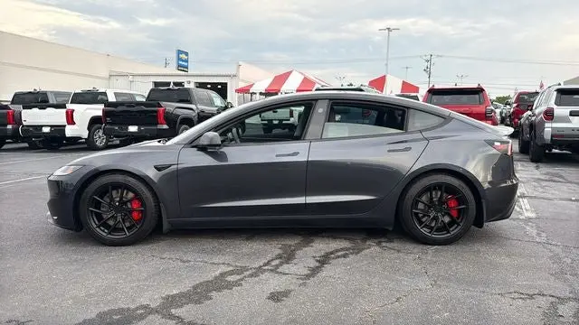 2024 Tesla Model 3 Performance photo 4