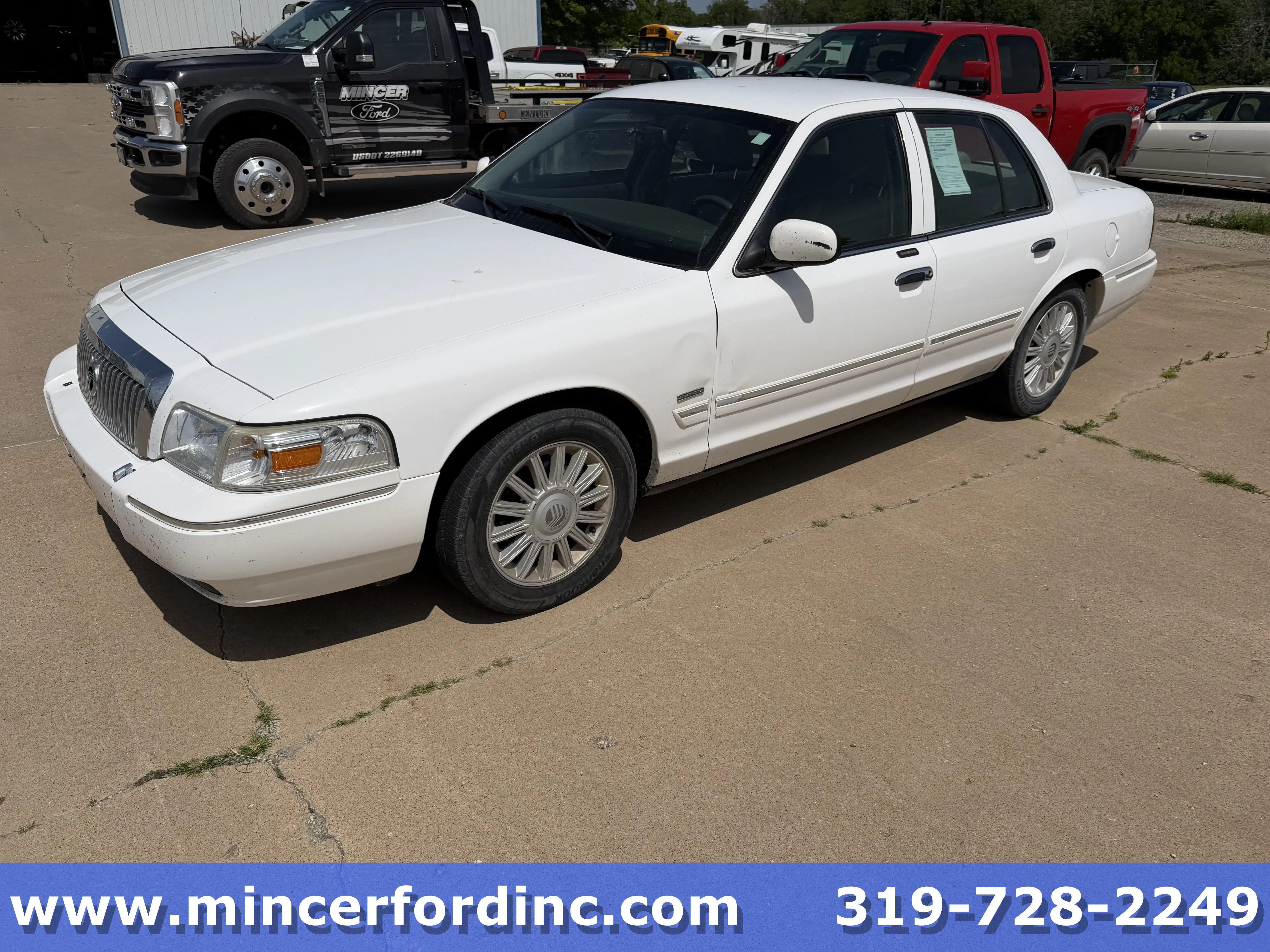 2011 Mercury Grand Marquis LS's photo