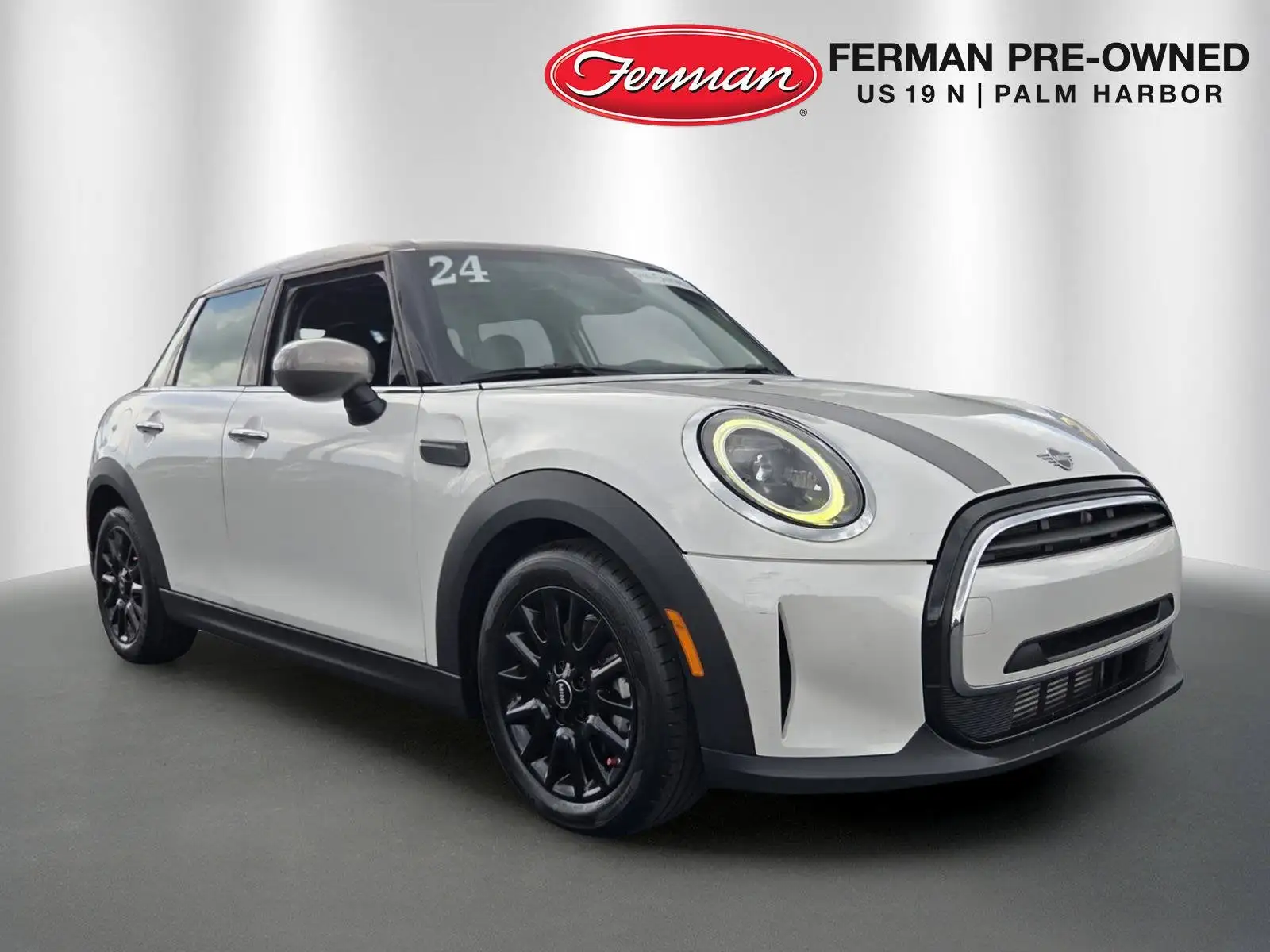 2024 MINI Hardtop Cooper's photo