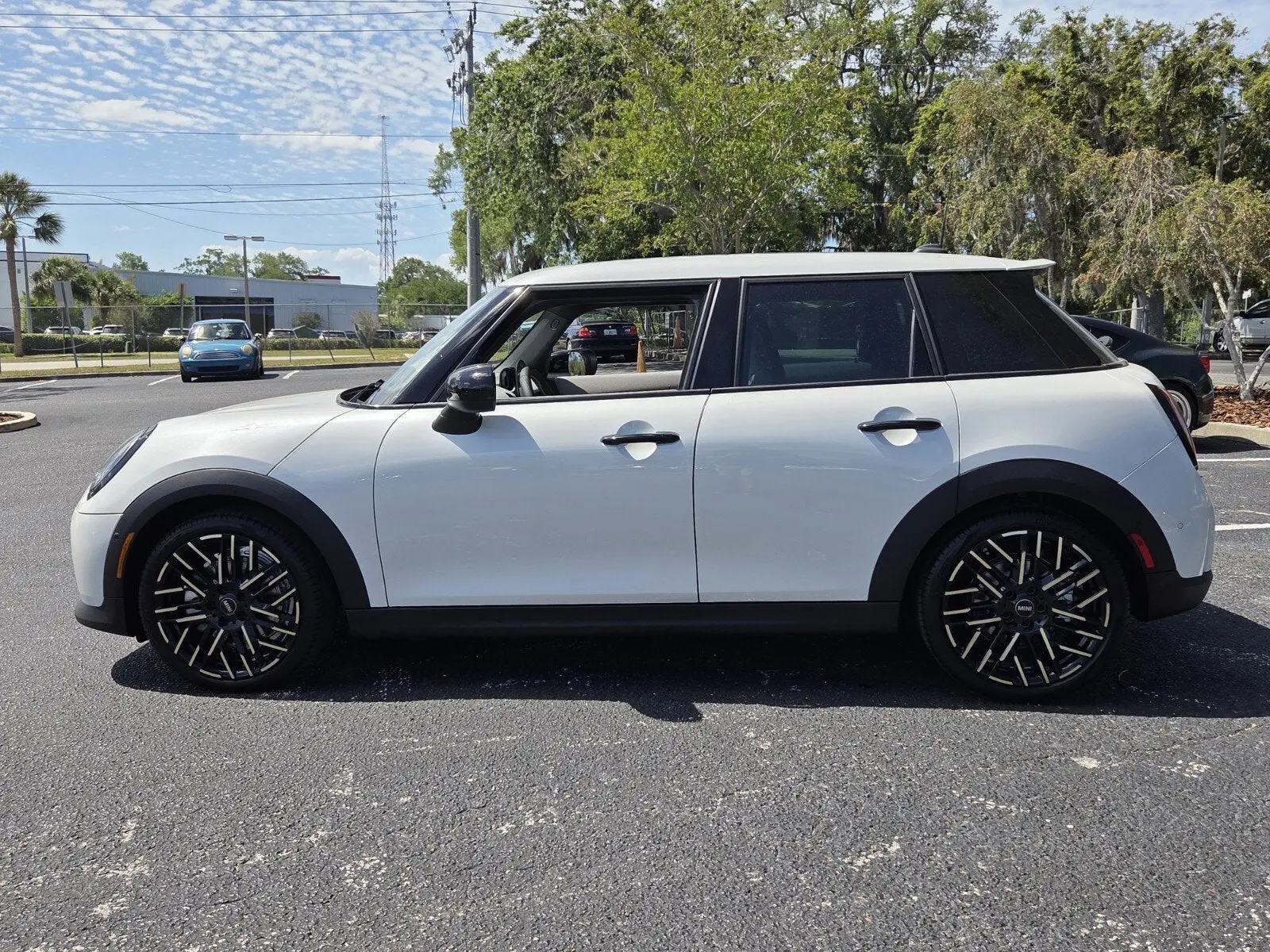 2026 MINI Hardtop Cooper S Signature photo 4