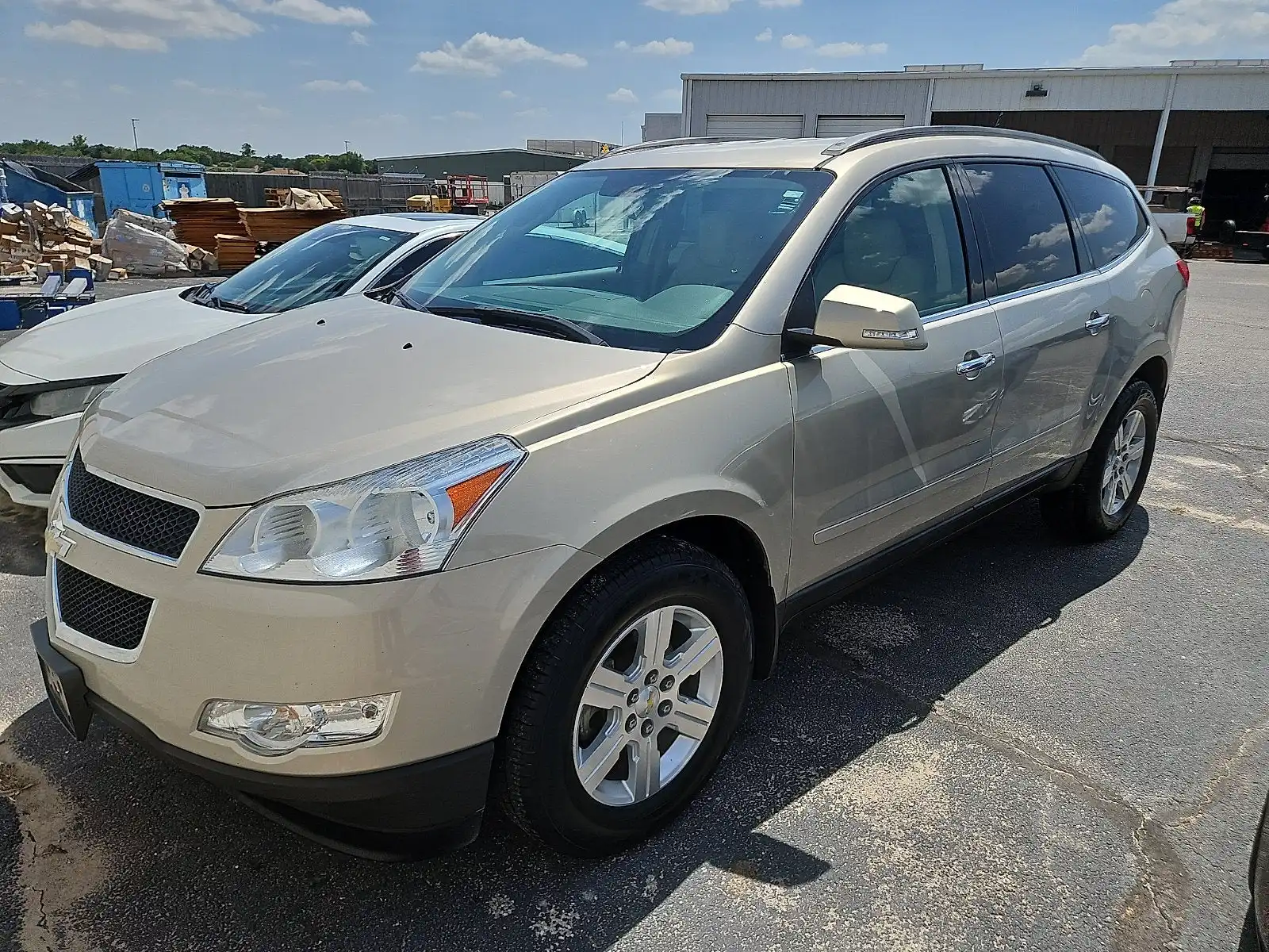 2011 Chevrolet Traverse 2LT FWD's photo