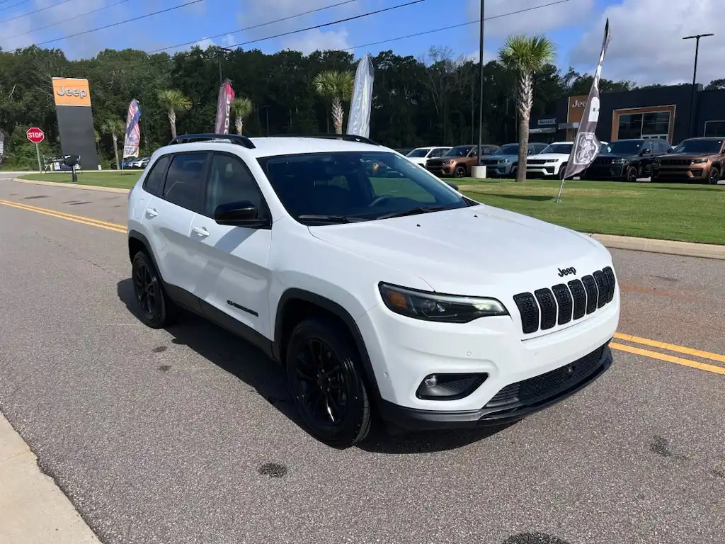 2023 Jeep Cherokee Altitude Lux 4X4's photo